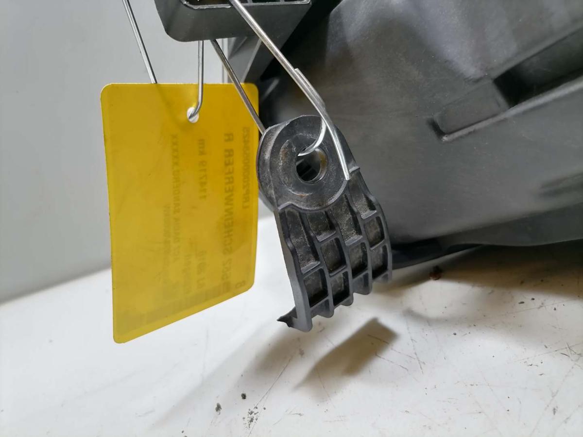 Dacia Sandero 2 original Scheinwerfer vorn rechts Halogen Halter oben abgebrochen Bj.2016